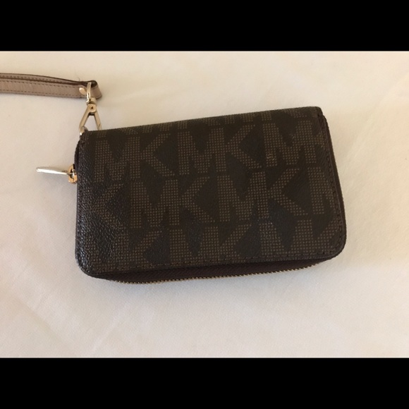Michael Kors Wallet Clutch Phone Holder Signature - Picture 2 of 4